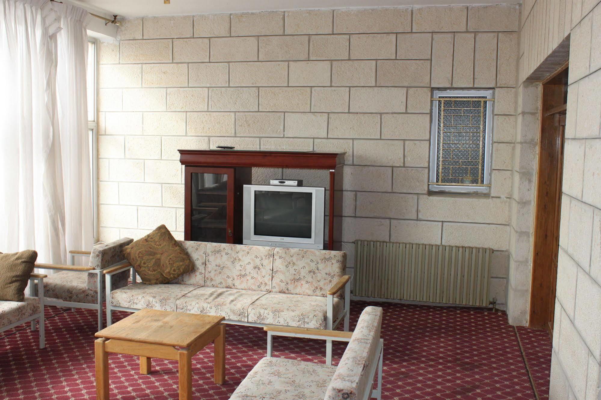 St Andrew'S Guesthouse - Ramallah Buitenkant foto