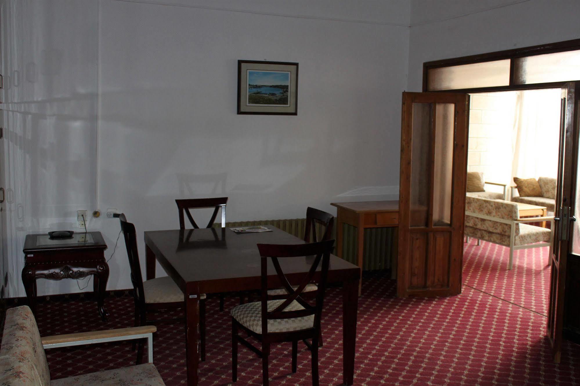 St Andrew'S Guesthouse - Ramallah Buitenkant foto