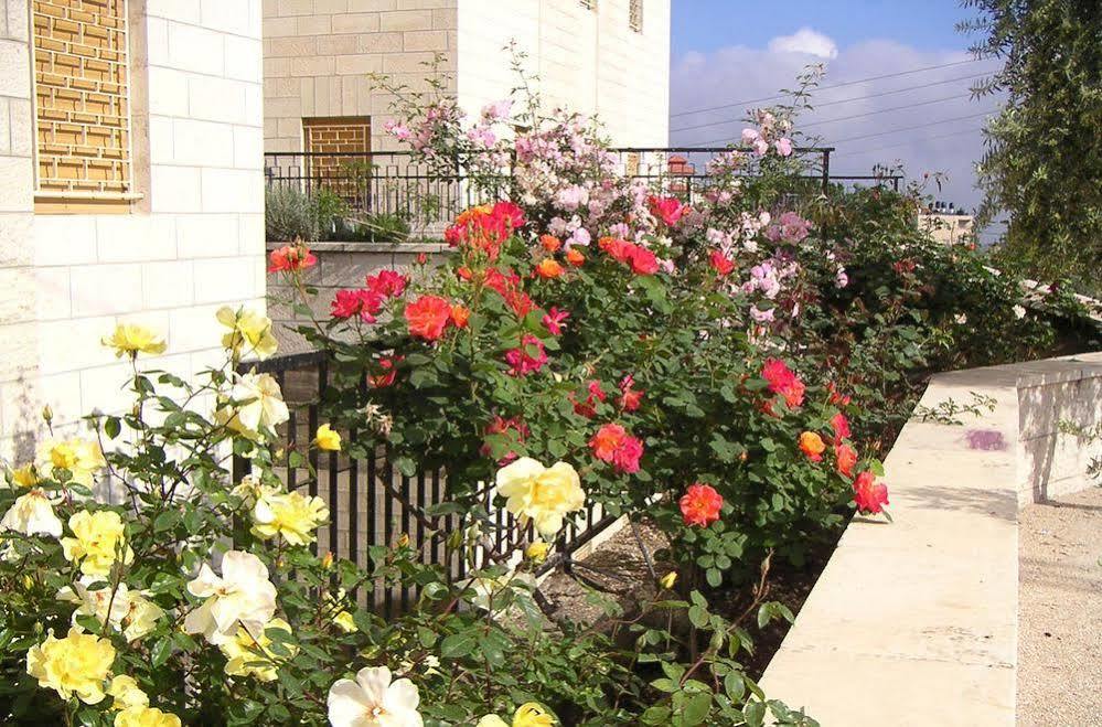 St Andrew'S Guesthouse - Ramallah Buitenkant foto